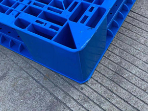 Robust Plastic Pallets Designed For Outside Hard Conditions and Low Weather Conditions